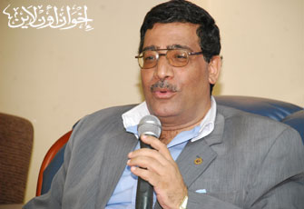 د.عبد الخالق فاروق.jpg