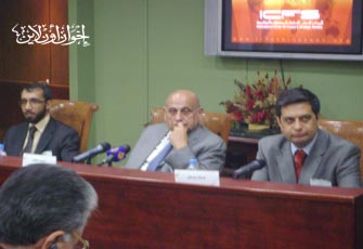 منصة المتحدثين فى المؤتمر.jpg