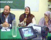 الشقيقتان د.داليا ود.فاطمة قطب اثناء المؤتمر الصحفى.jpg