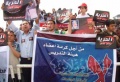 الجميع يهتف مطالبا بالحرية للمحالين الى المحكمة العسكرية.jpg