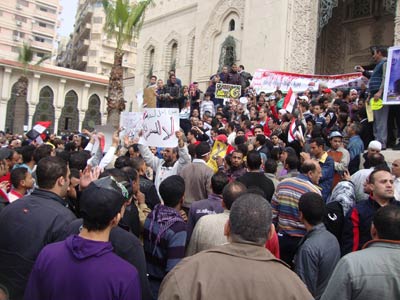 ملف:مسجد القائد إبراهيم لكل ثورة مآذنها.jpg