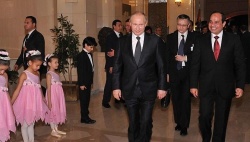 ملف:السيسي وبوتين بدار الاوبرا.jpg