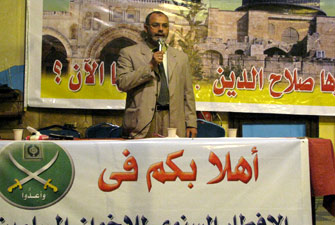 الحسينى خلال كلمته فى حفل الافطار.jpg