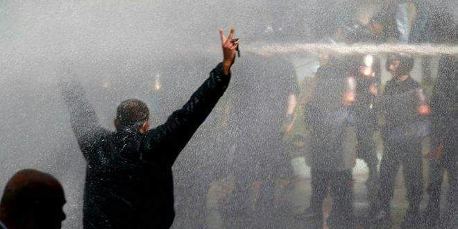 ملف:عندما تحولت الاحتجاجات إلى ثورة شعبية.jpg