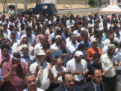 ملف:صلاة الظهر والدعاء 2.png