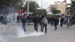 ملف:الثورة تتجدد في تونس.jpg