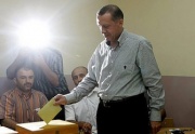اردوجان يدلى بصوته فى الانتخابات.jpg