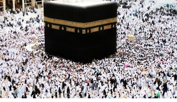 ملف:الرسوم.. كلمة السر في حرمان المصريين من العمرة.jpg