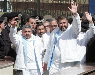 ملف:المحاكمات العسكرية.jpg