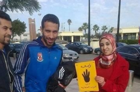 ملف:تريكة مع شعار.jpg