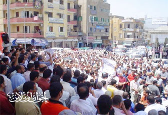 مظاهرات اخوانية تطالب بكسر حصار غزة وفتح معبر رفح.jpg