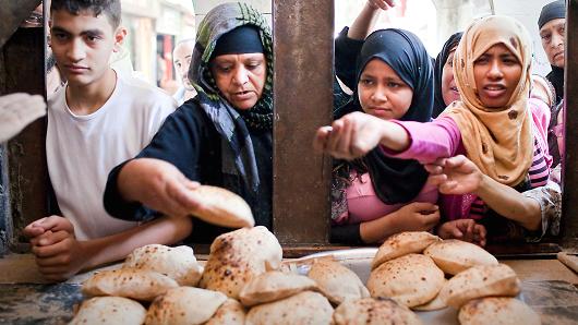 ملف:الانقلاب يضع عينه على رغيف الغلابة...jpg