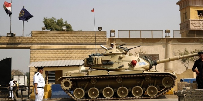 ملف:السيسي يزفّ للشعب بناء السجن.jpg