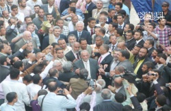 ملف:بديع يفتتح مقر اخوان المنيا 1.jpg