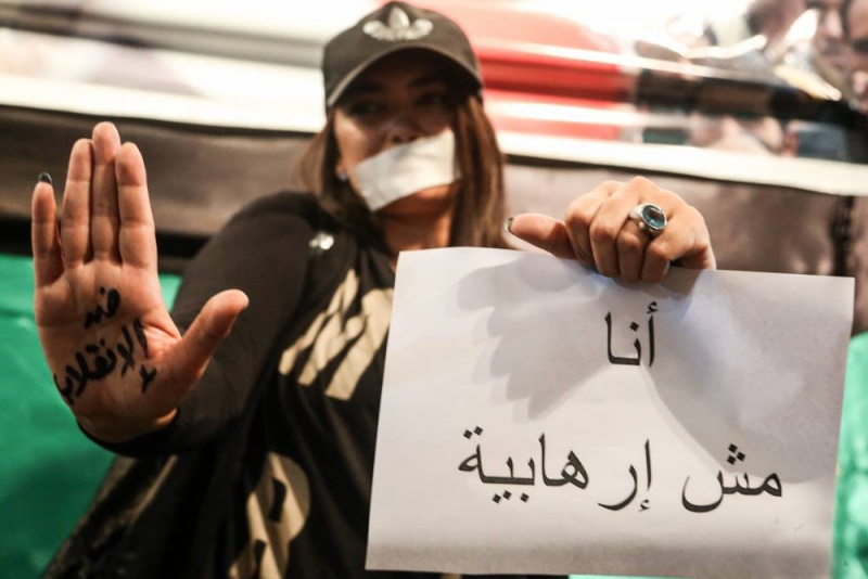 ملف:حرب الهوية.jpg