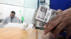 حكومة الانقلاب تكبل المصريين بالديون.jpg