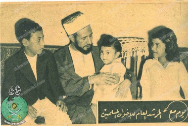 الإمام-الشهيد-حسن-البنا-وأبناءه صغيرة.jpg