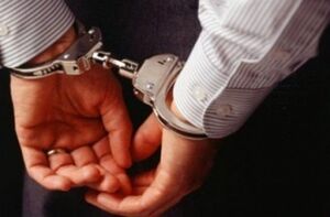 تحبس موظفا.jpg