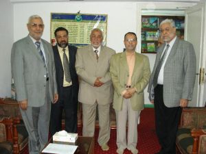 مع المرشد العام السابق لحركة الأخوان المسلمين الشيخ محمد مهدي عاكف والدكتور عبد المنعم أبو الفتوح عضو مجلس الإرشاد والدكتور عصام.jpg