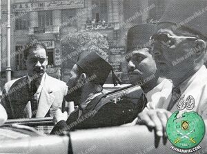 حسن-البنا-برفقه-إخوانه.jpg