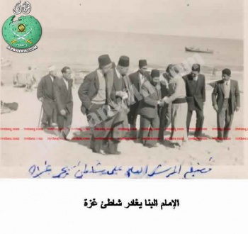 حسن-البنا-على-شاطيء-غزة.jpg