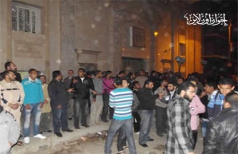 شباب الإخوان أمام بنك الإسكندرية بالسويس.jpg