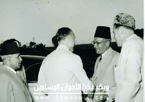 الأستاذ-حسن-الهضيبي-والسباعي.gif