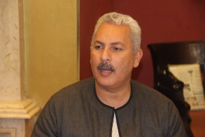 يأكل لحوم.jpg