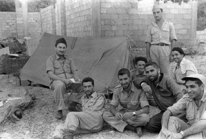 مخيم حرار، آب 1962، سمير الولي، فيصل مولوي، عثمان، حاتم الفوال، محمد علي ضناوي، ابراهيم المصري، عبد الفتاح زيادة وفتحي يكن.jpg