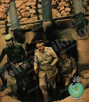 السادات-والشاذلي-أثناء-تفقد-المواقع.jpg