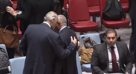 السيسي في مجلس الأم.jpg