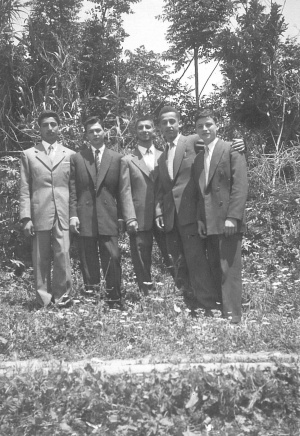 بسام قاوقجي، زياد رعد، ابراهيم مصري، عبد الله ضناوي، وسام صيادي، 1 أيار 1957، 2 شوال 1376.jpg