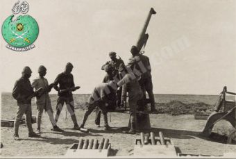 القائد-محمود-عبده-وإخوانه-في-معركة-بئر-سبع-1948.jpg