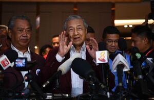 بعد فصله من الحزب.jpg