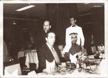 يوسف الحجي وكيل وزارة الصحة يوسف ميرزا وسيدمهدي الرضوي واقفا.jpg