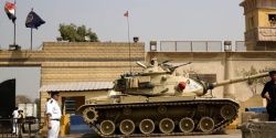 السيسي يزفّ للشعب بناء السجن.jpg