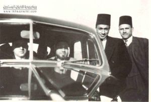 الإمام-البنا-يقود-السيارة-وبجوارة-بهاء-الأميرى-وسعيد-رمضان-ومحمد-عبد-الحميد-أحمد.jpg
